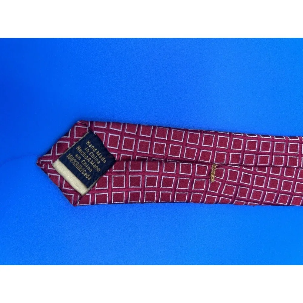 DONALD TRUMP Neck Tie Signature Collection 100% SILK  3.25” X 58” RED Geometric